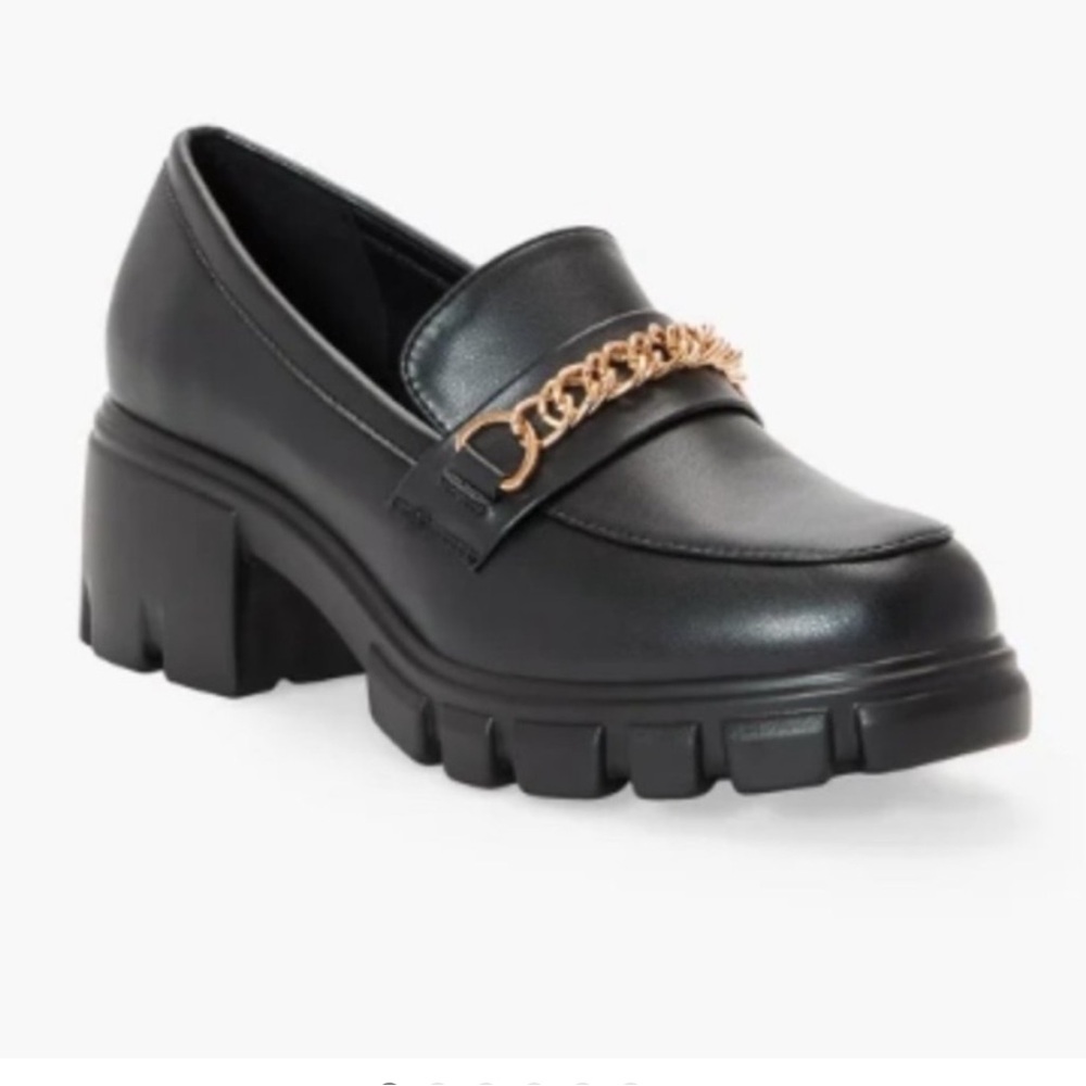 NWT JustFab Leli  Black Loafers with Gold Chain